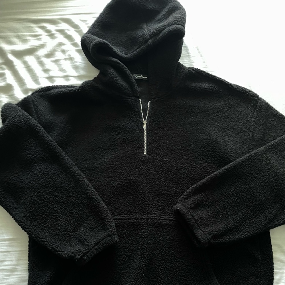 Model Runway Black Sherpa Fleece Condevisis